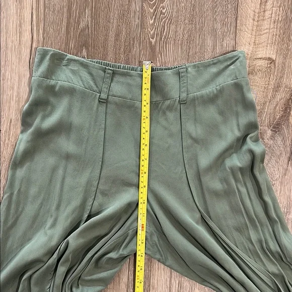 Like new - MAURICES Flowy Olive Green Culotte Pants - Picture 8 of 9